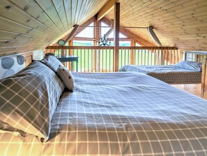 2 bedrooms, free WiFi, bed sheets - 2 bedroom accommodation in Linlithgow, near Edinburgh (Linlithgow, near Edinburgh)