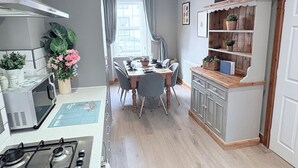 Cottage | Interior - The Oaks Cottage (Penrith)
