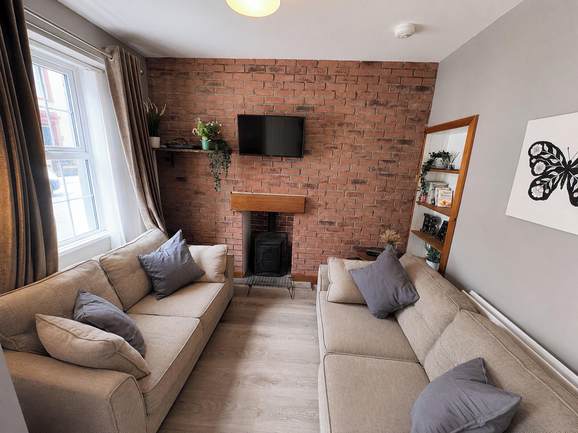 Cottage | Living area | Fireplace