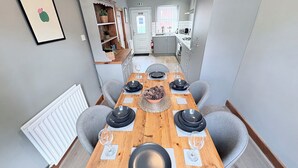 Cottage | Dining - The Oaks Cottage (Penrith)