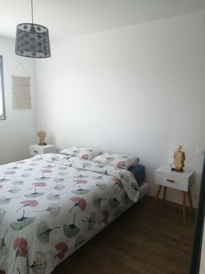 2 dormitorios, tabla de planchar con plancha, wifi gratis y ropa de cama