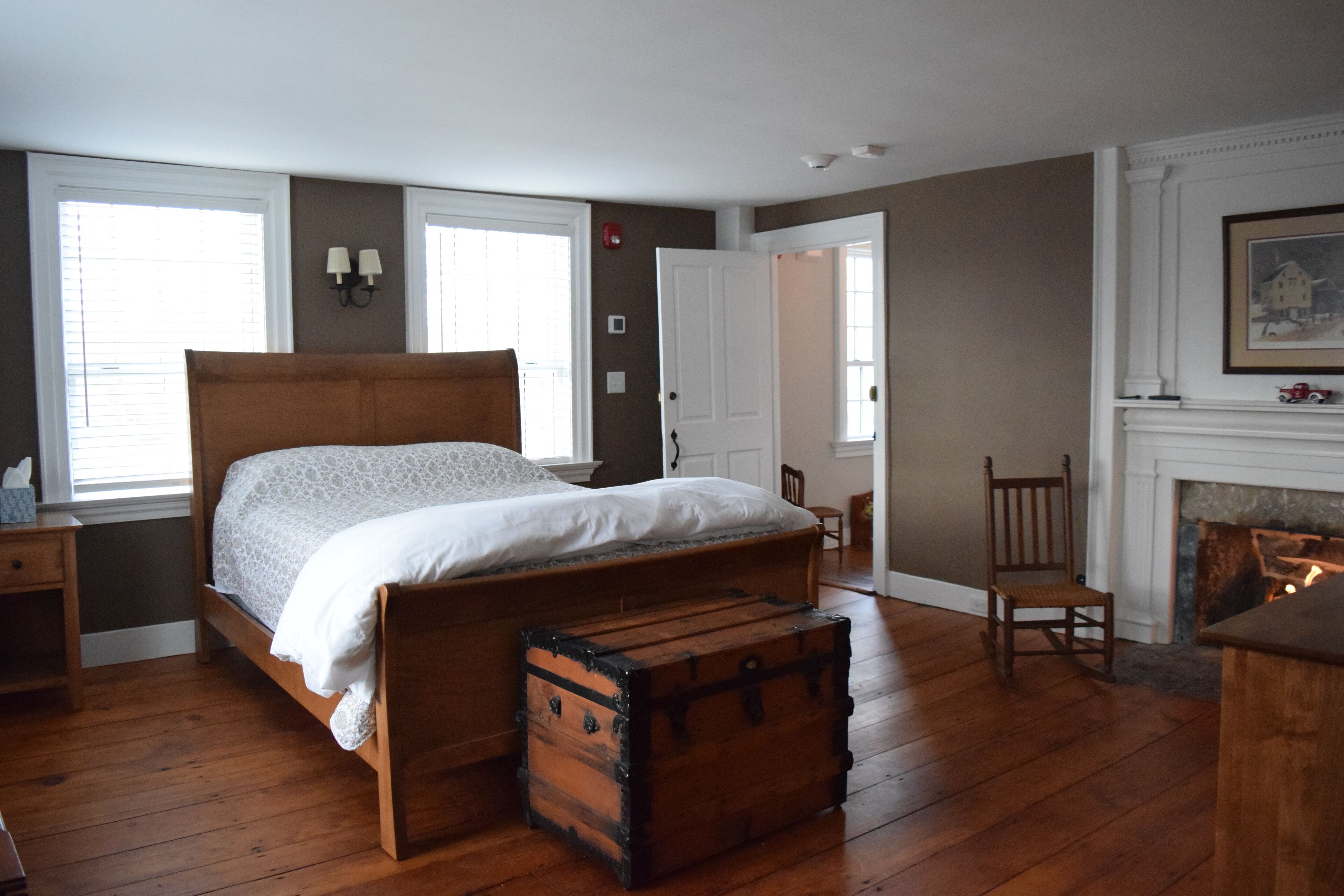 Private Room at Dragonfly Inn