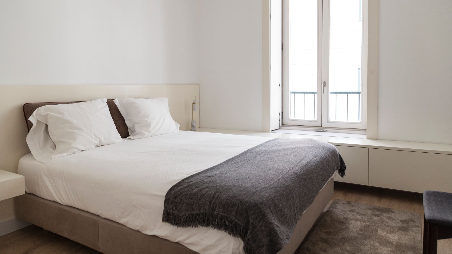 Classy 2BDR Apartment in Downtown by LovelyStay