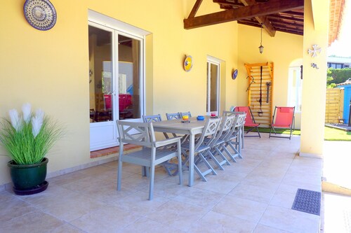 Magnificent villa with view, heated pool