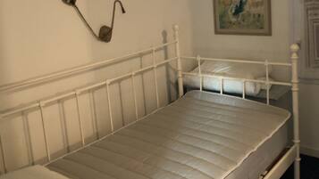 3 slaapkamers, een strijkplank/strijkijzer, wifi