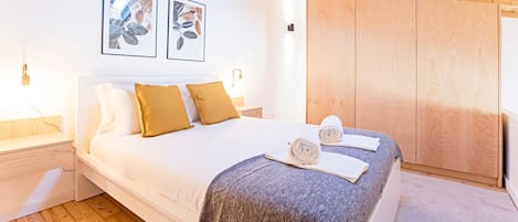 Fer et planche à repasser, Wi-Fi gratuit, draps fournis