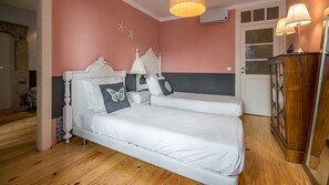 2 slaapkamers, een strijkplank/strijkijzer, gratis wifi, beddengoed