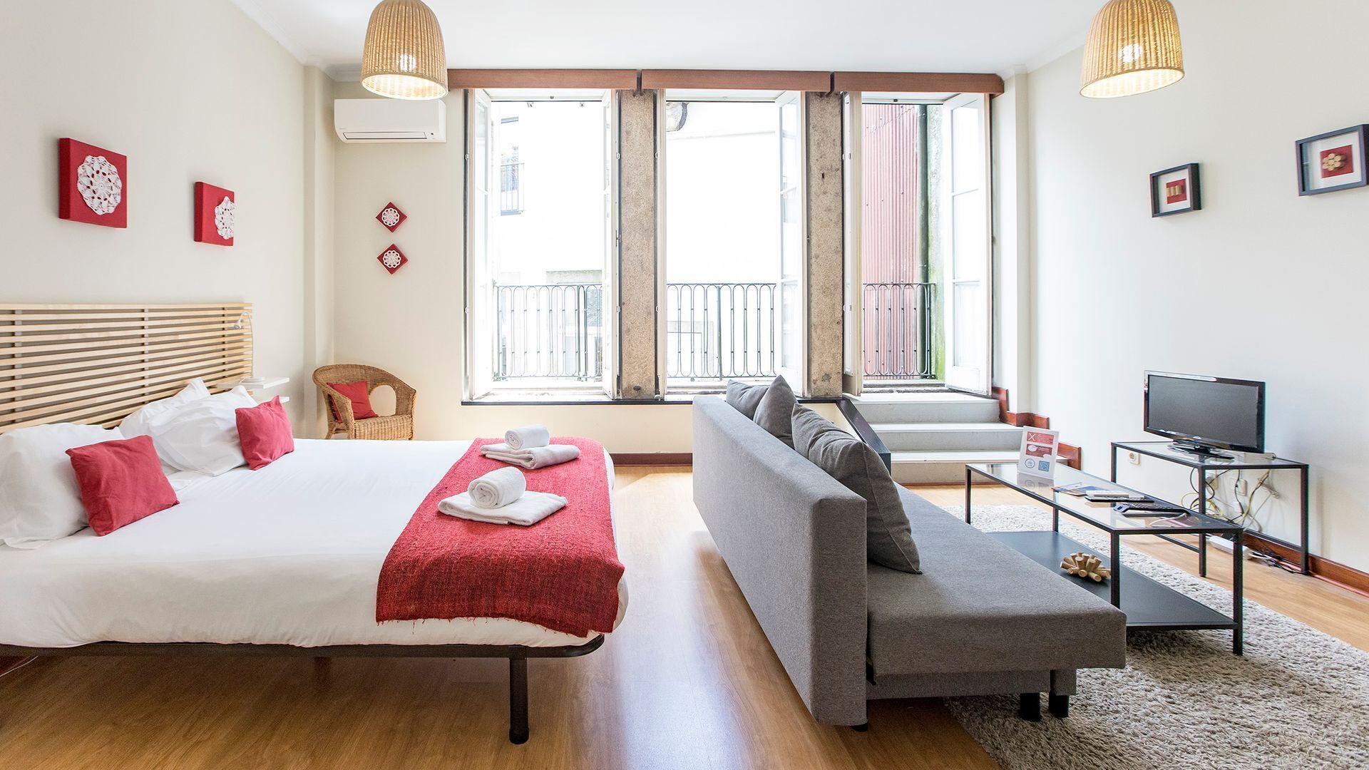Wine Apartments lll - Ribeira District Large Studio by LovelyStay