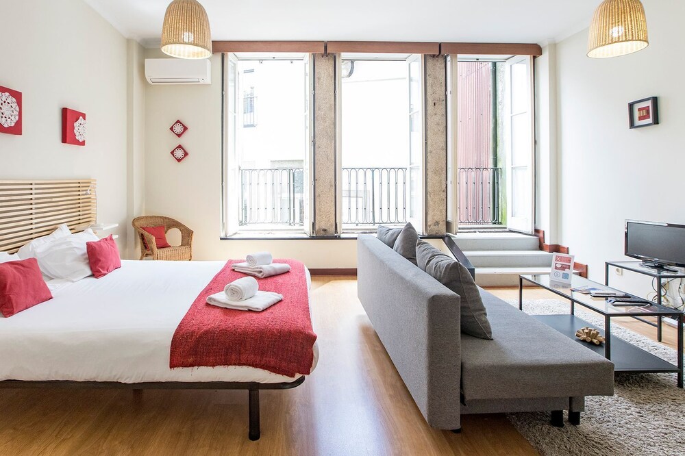 Wine Apartments lll - Ribeira District Large Studio by LovelyStay