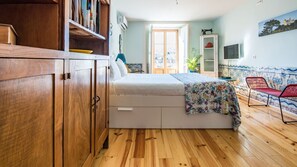 Iron/ironing board, free WiFi, bed sheets