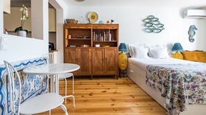 Iron/ironing board, free WiFi, bed sheets