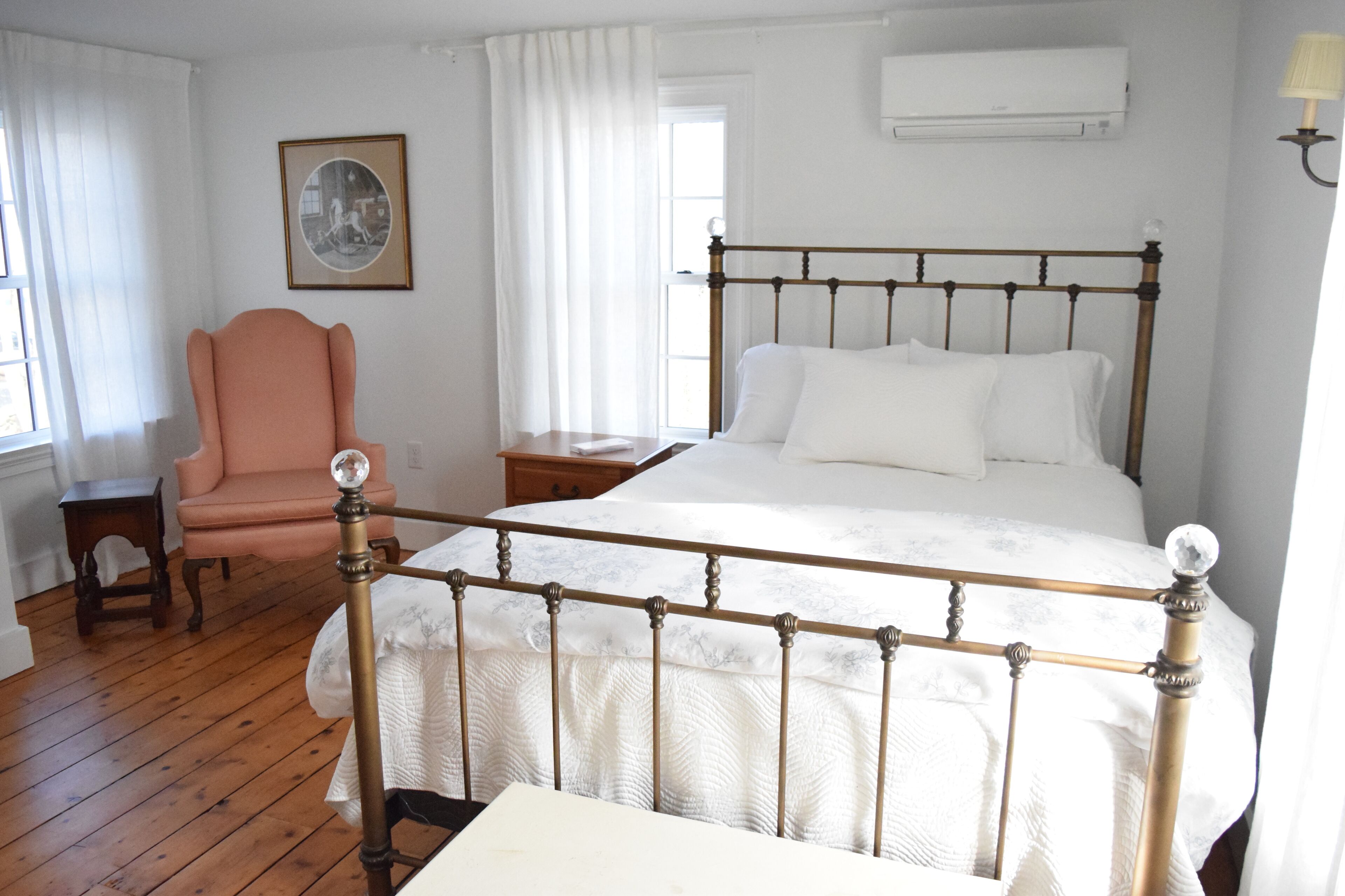 Private Room at Dragonfly Inn