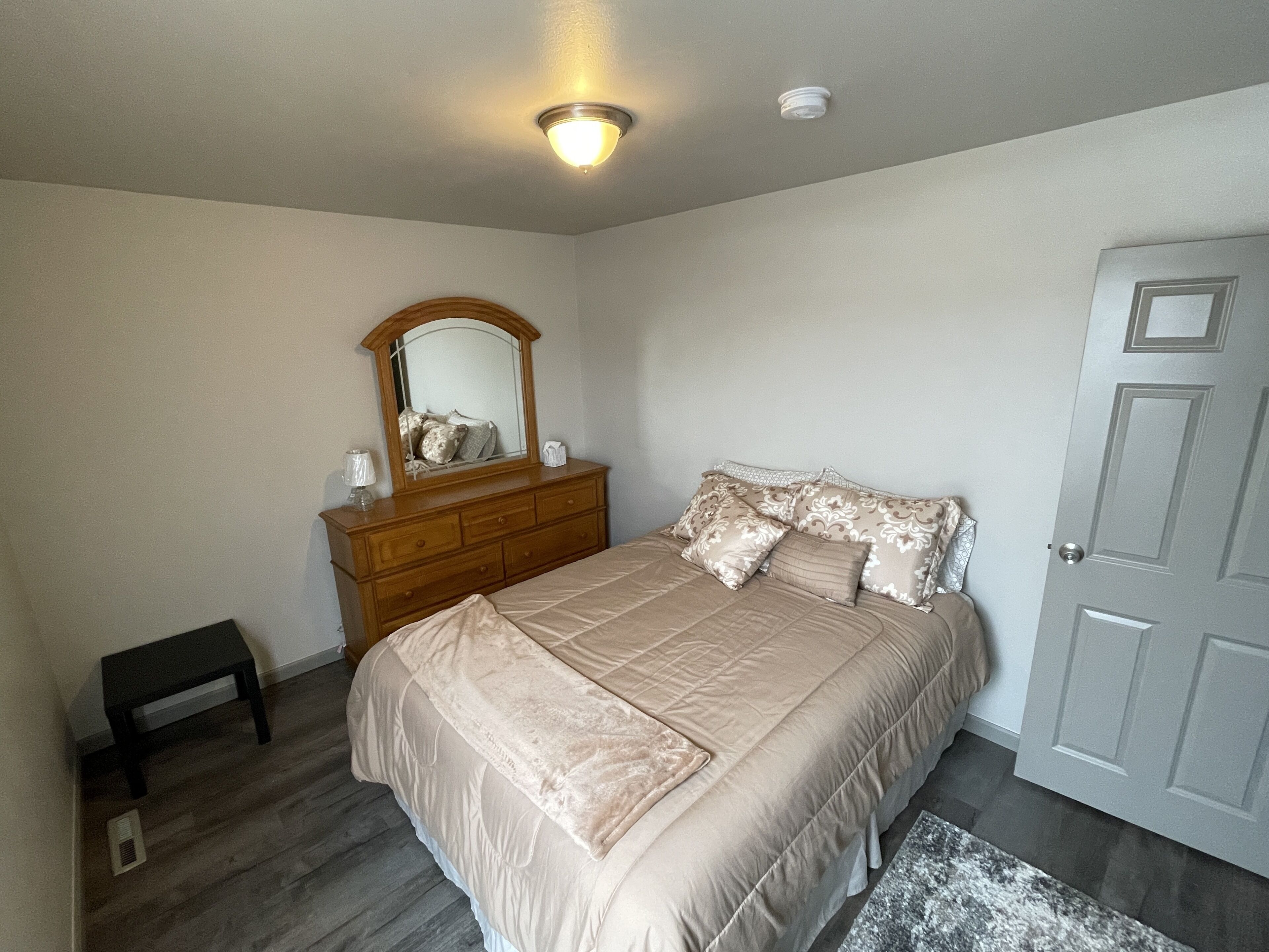 Updated duplex 2 minutes from great downtown shopping and food!