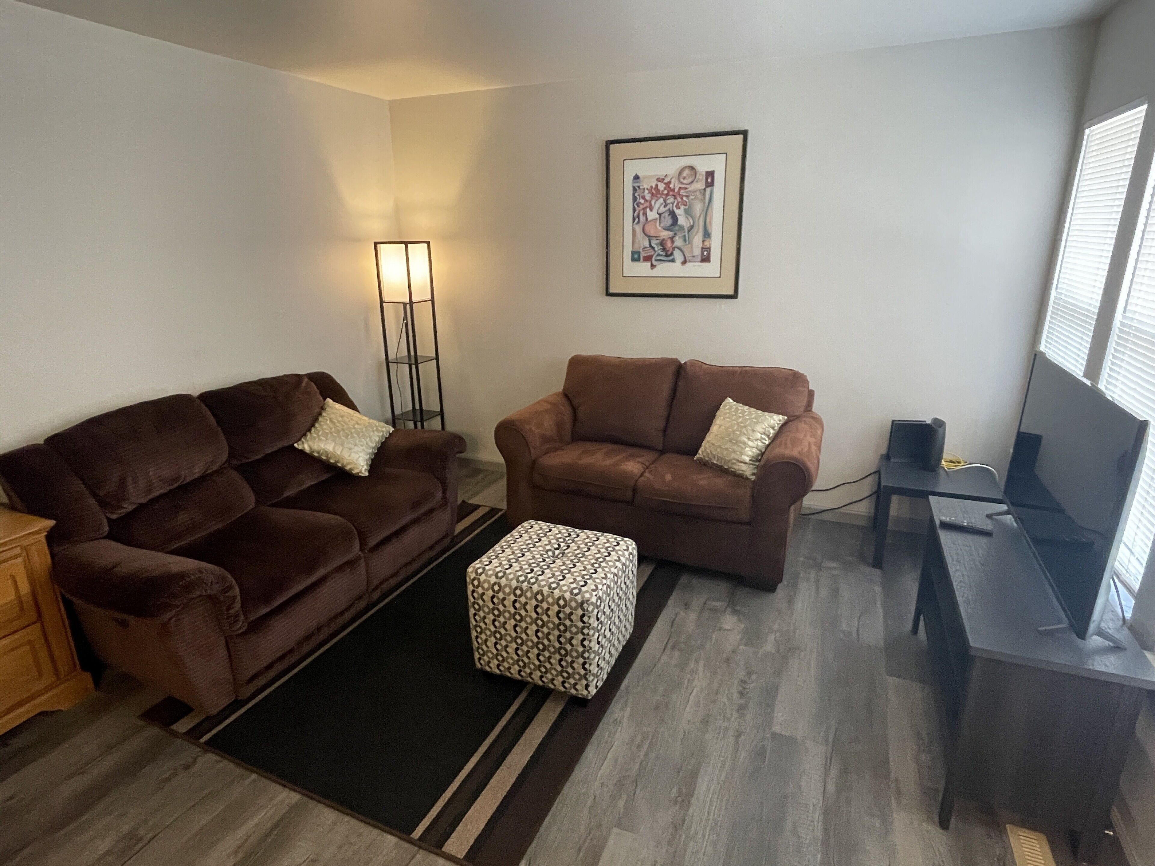 Updated duplex 2 minutes from great downtown shopping and food!