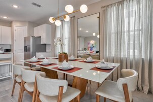 Casa adosada Deluxe, 5 habitaciones, piscina privada | Servicio de comidas en la habitación