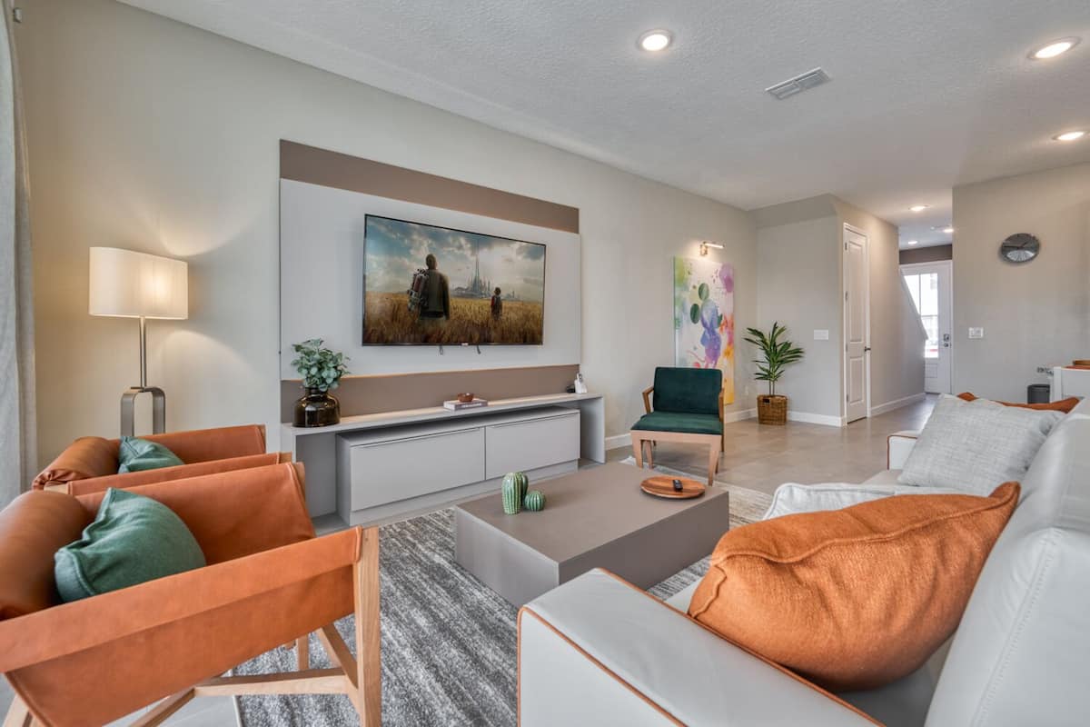 Deluxe Townhome, 5 Bedrooms, Private Pool | Living area