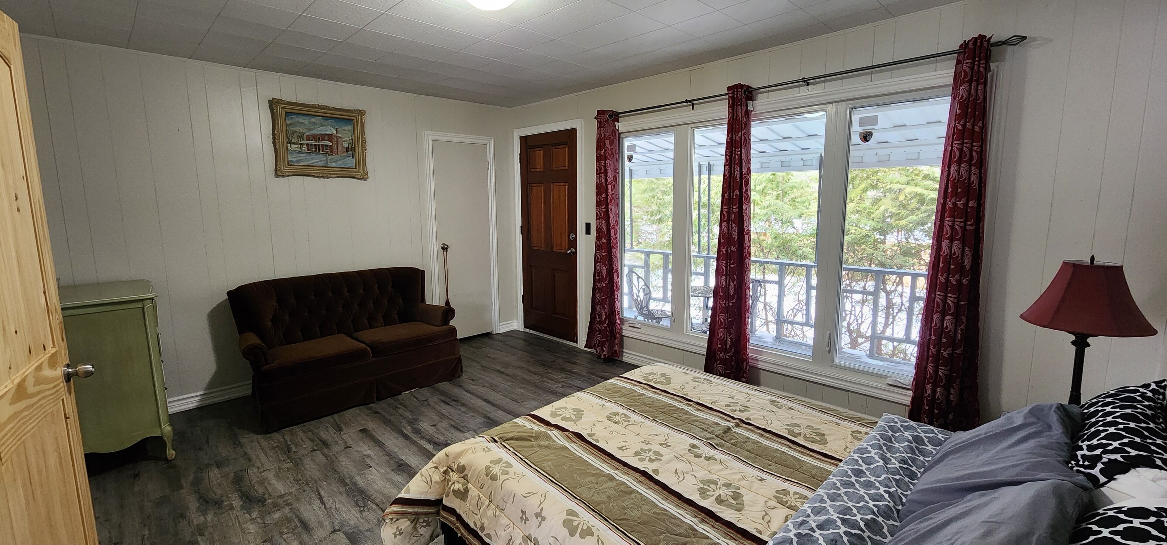 5 chambres, bureau, accès au Wi-Fi (inclus), literie fournie