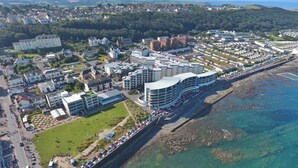 An aerial view of a coastal town with modern buildings, a promenade, and clear waters. - Penthouse apartment with stunning sea view Westward Ho! (Westward Ho!)