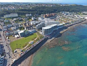 An aerial view of a coastal town with modern buildings, a promenade, and clear waters. - Penthouse apartment with stunning sea view Westward Ho! (Westward Ho!)