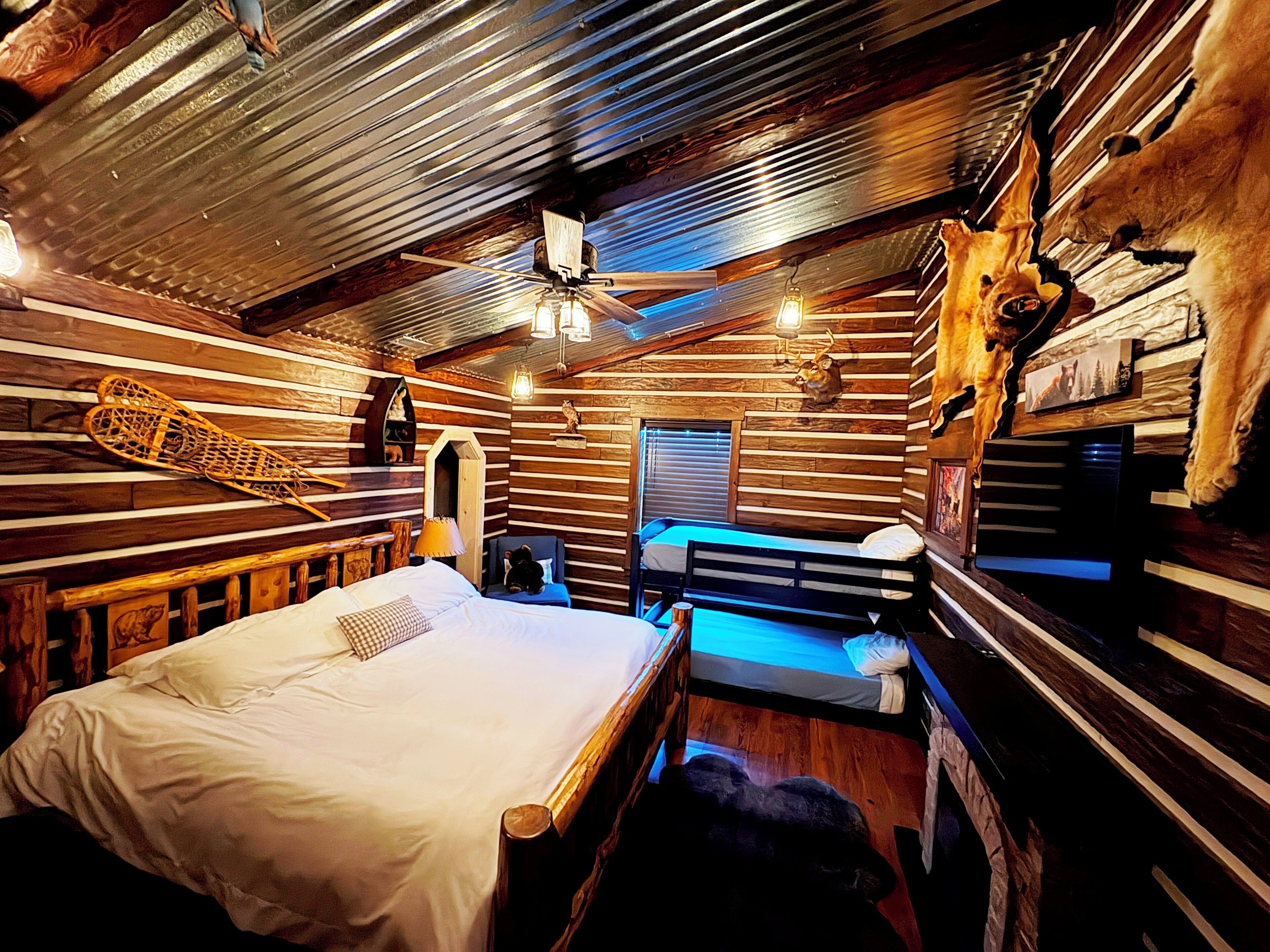 8 habitaciones, tabla de planchar con plancha, cunas y internet 