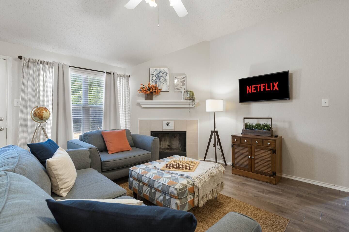 •The Hideaway•NFLX•Arcade•Soak tub•Garage!