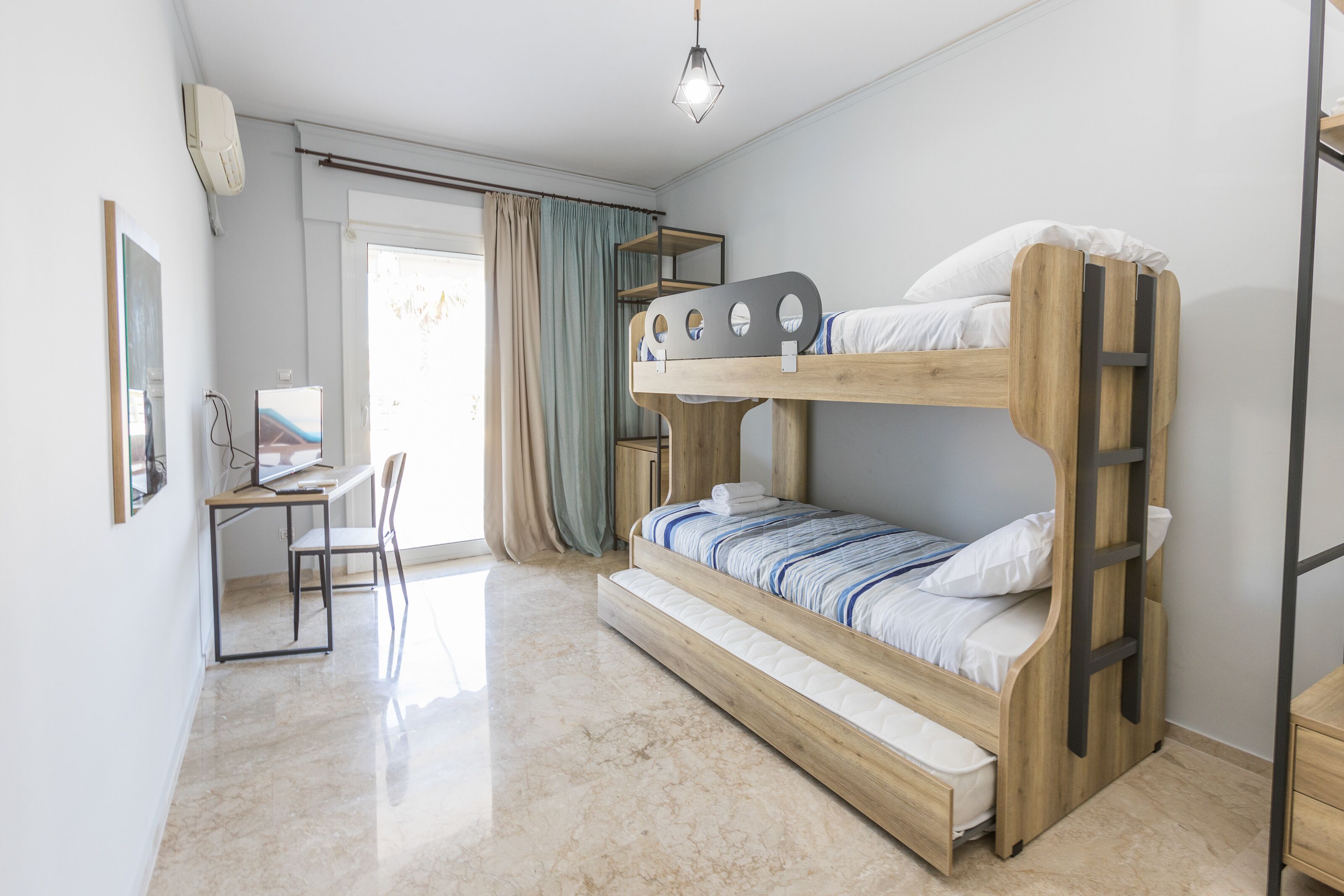 Varkiza Blue - 2bd apartment next to the beach