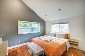 3 bedrooms, in-room safe, desk, iron/ironing board - 3 bedroom at Madison Valley (Seattle)