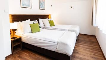 2 bedrooms, iron/ironing board, WiFi