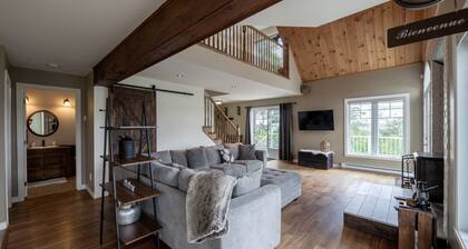 Le Grand Bonheur with wood-burning fireplace and spa