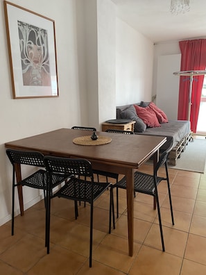 Dining - Beautiful studio for 2 people in picturesque Homburg am Main (Triefenstein)