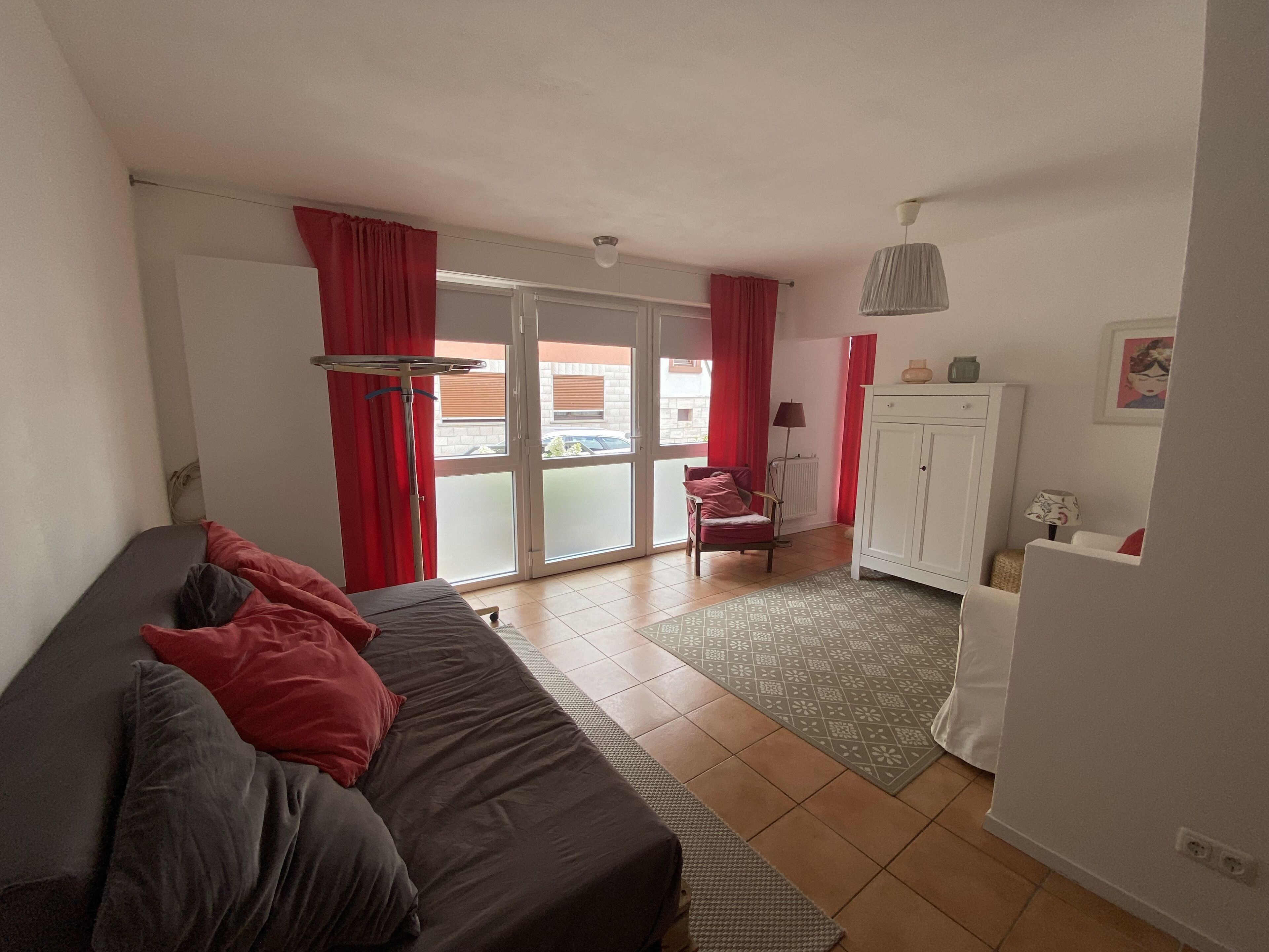 1 Schlafzimmer, Schreibtisch, schallisolierte Zimmer