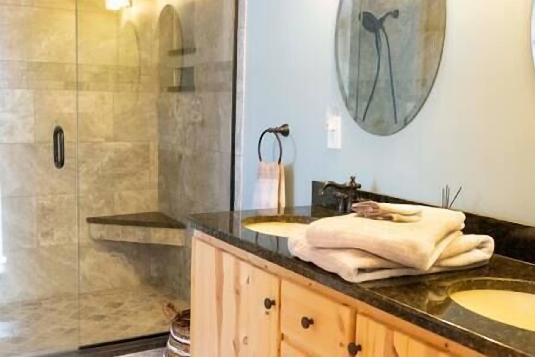 Combined shower/tub