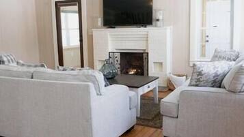 Télévision, cheminée