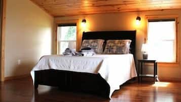 5 bedrooms, iron/ironing board, WiFi, bed sheets