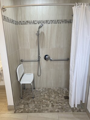 Deluxe Room, 1 Queen Bed, Accessible, Non Smoking | Bathroom | Shower, towels