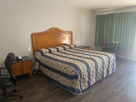 Escritorio, wifi gratis y ropa de cama . Sun Valley Inn