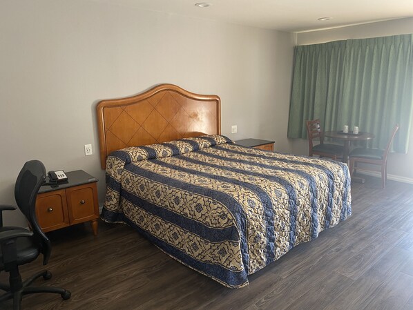 Deluxe Room, 1 King Bed, Non Smoking
