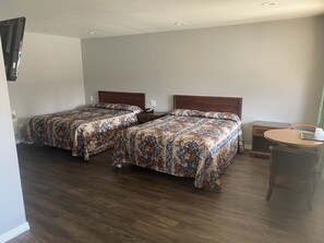 Deluxe Room, 2 Queen Beds, Non Smoking