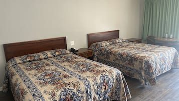 Deluxe Room, 2 Queen Beds, Non Smoking