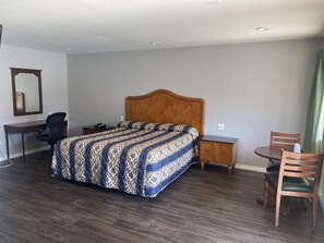 Deluxe Room, 1 King Bed, Non Smoking