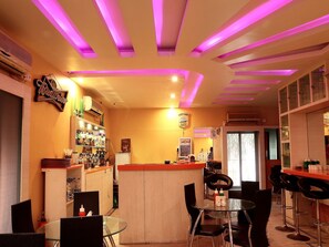 Bar (on property) - OYO 4402 Rossa Hospitality (Bidhannagar)