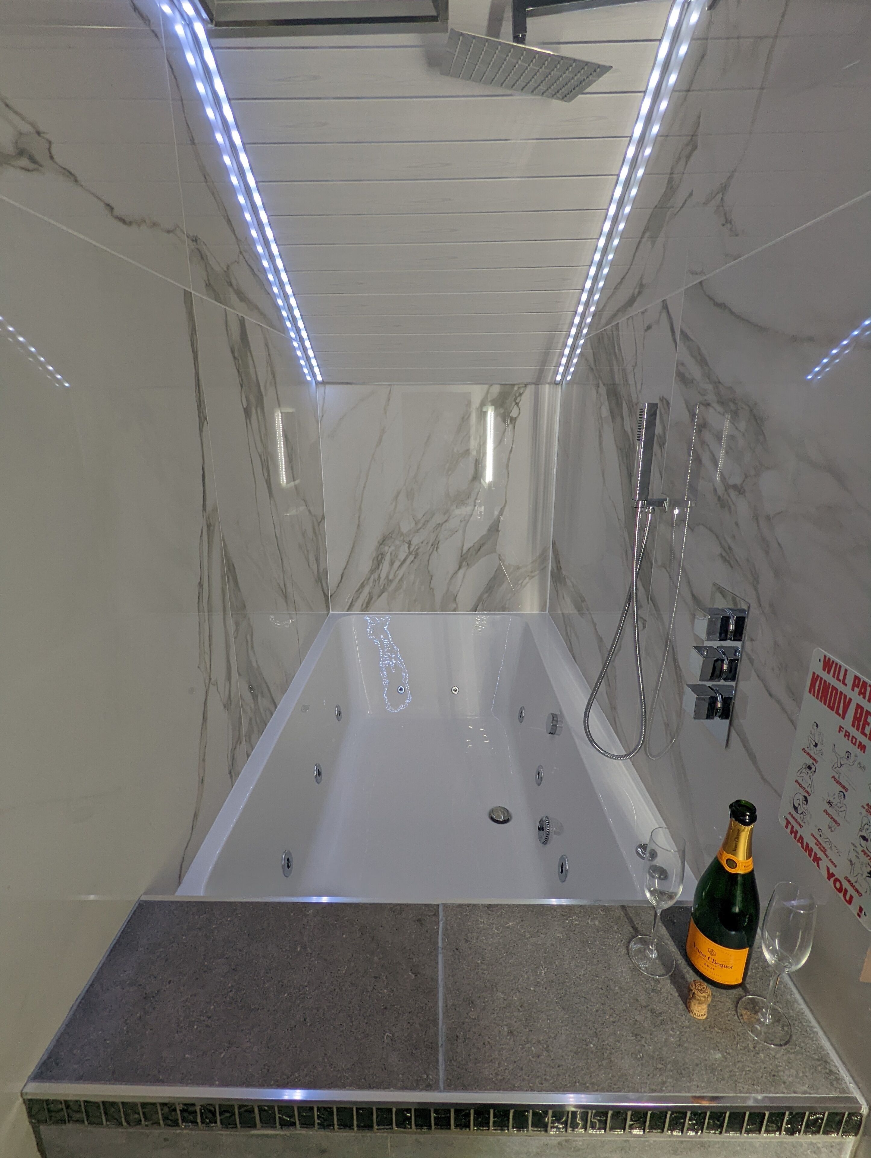 Romantic Grade C Listed Tower, Sea Views, Stunning Bathroom