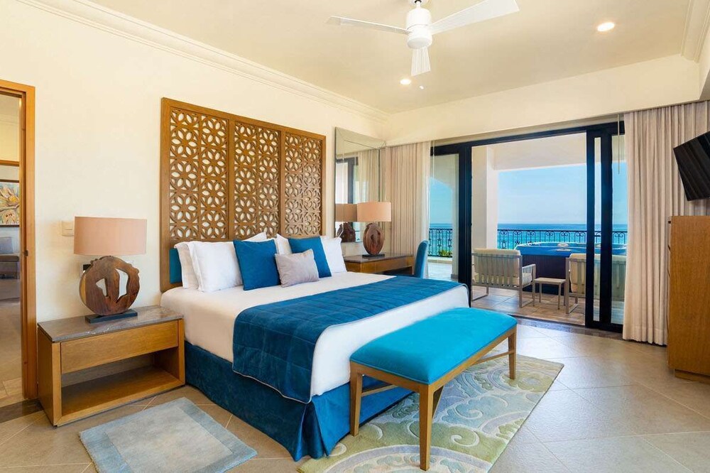 Villa La Valencia Resort Two Bedroom Condo on the corridor by Chileno Bay