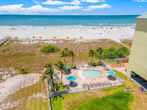 Am Strand, Liegestühle, Strandtücher