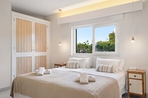 3 slaapkamers, een strijkplank/strijkijzer, gratis wifi, beddengoed