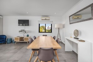 Dining - Clube do Monaco Super Spacious 2-bed with Rooftop Views of Ocean and Town (Albufeira)