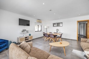 Smart TV - Clube do Monaco Super Spacious 2-bed with Rooftop Views of Ocean and Town (Albufeira)