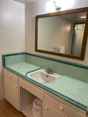 Towels - CRYSTAL MOTEL (Red Bluff)