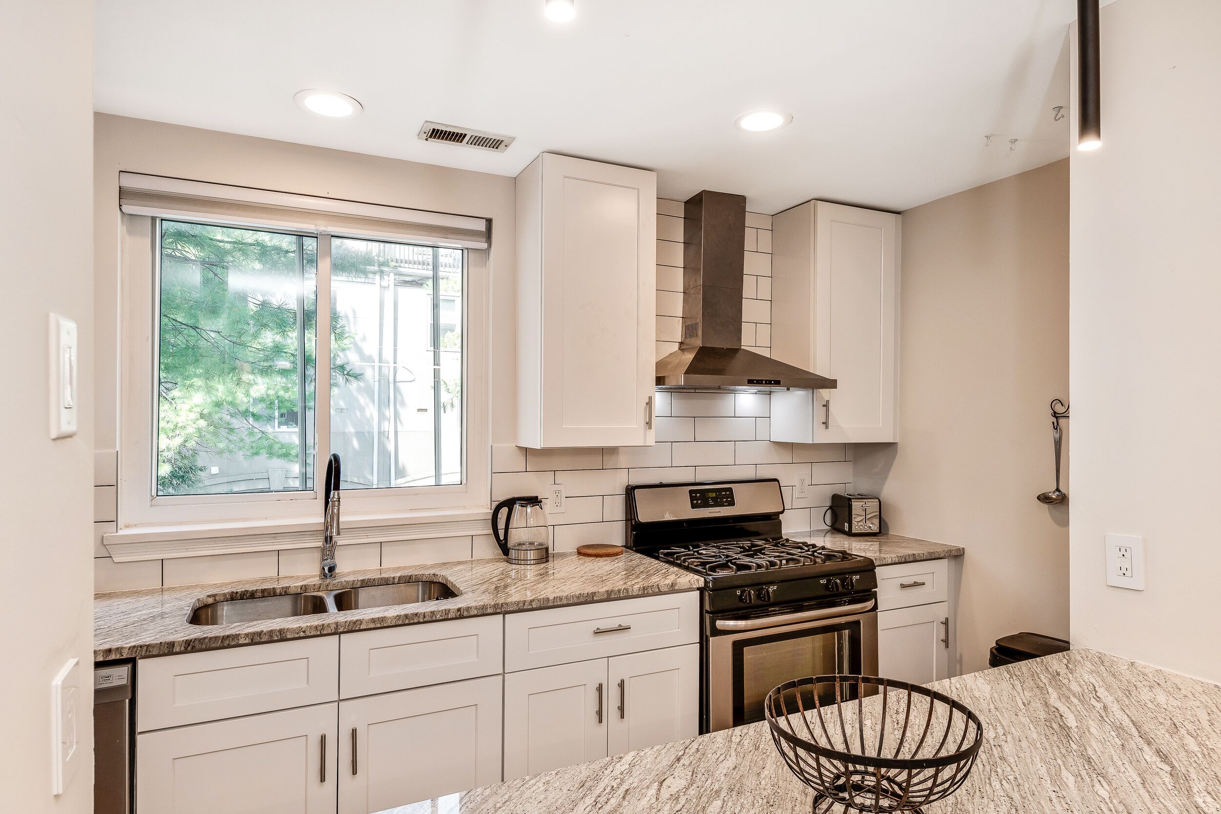 Exceptional 4BR/4BT +1CarParking +Outdoor Spaces!