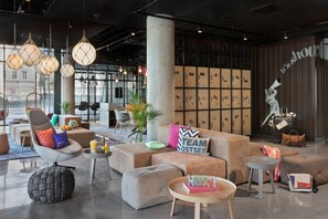 Lobby - Moxy Szczecin City (Szczecin)